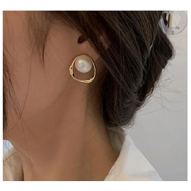 Imitation Pearl Earring for Women Gold Color Round Stud Earrings Korean Delicate Irregular Design Unusual 2023 Fashion Jewelry